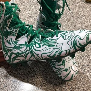 Under armor football cleats brand new. Never worn!